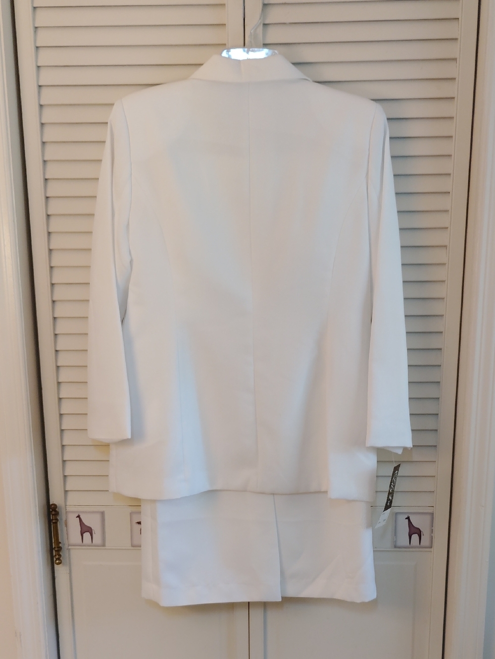 Lily Lee Elegant White Women's Skirt Suit Set - Picture 2 of 9